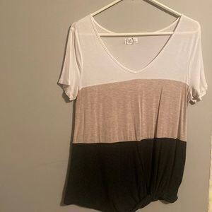 Short sleeve Maurice’s shirt. Grey , tan, white.